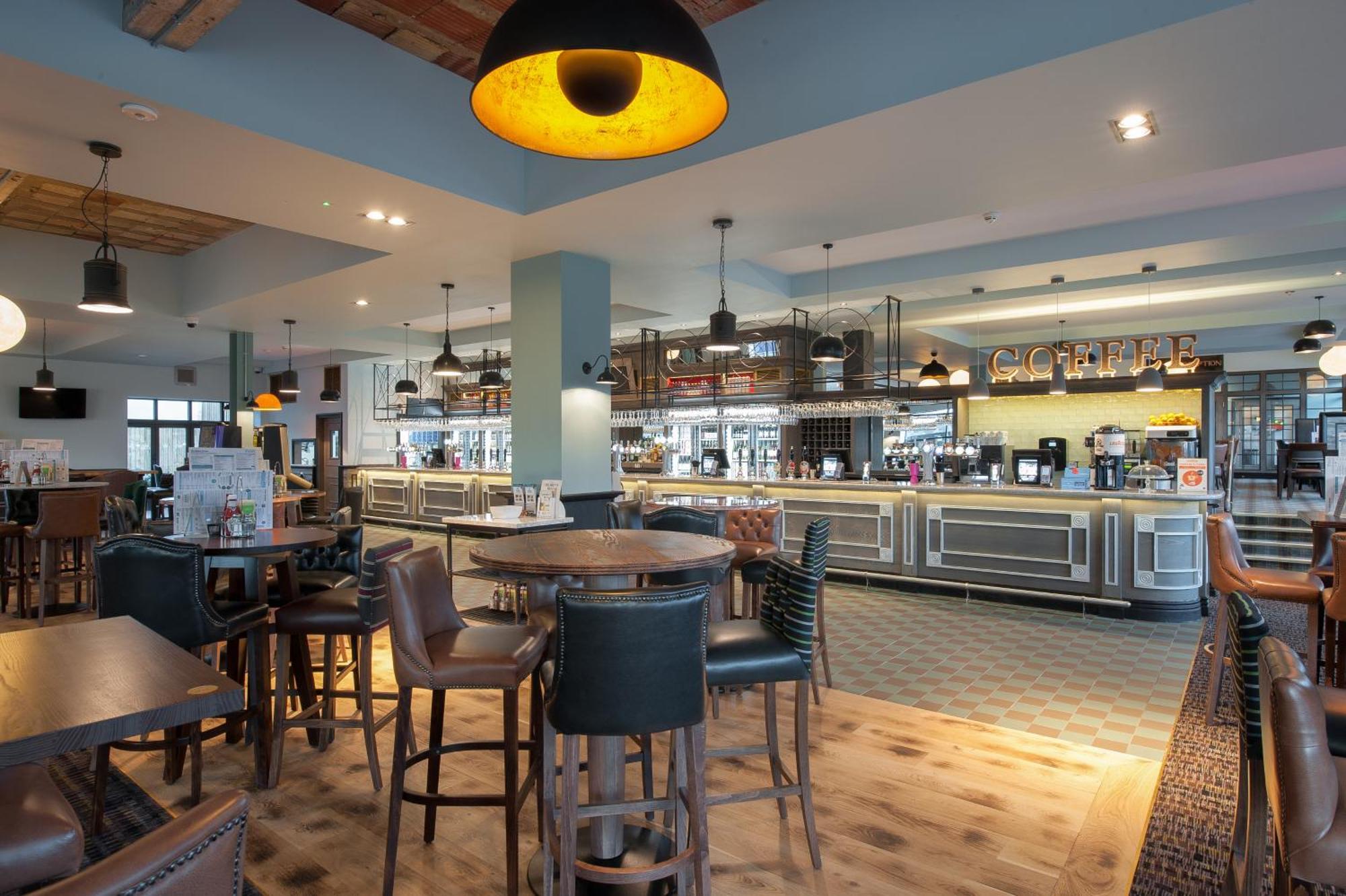 The Saxon Crown Wetherspoon Corby Bagian luar foto