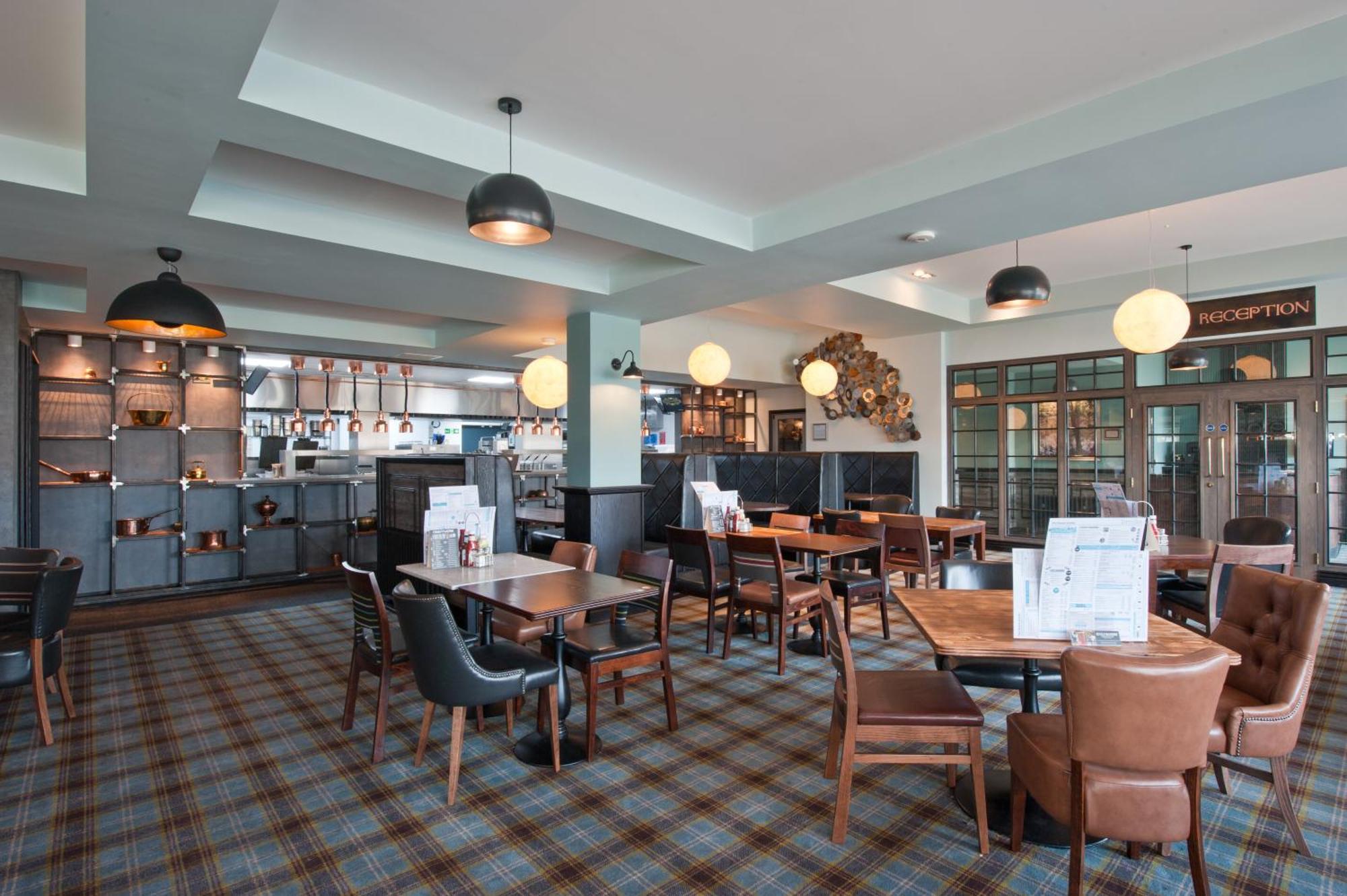 The Saxon Crown Wetherspoon Corby Bagian luar foto